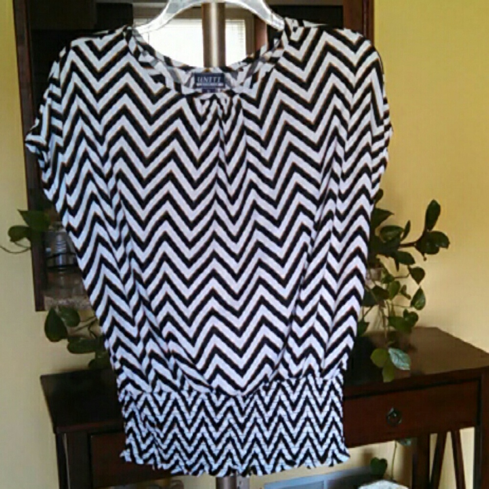 UNITI Stretch Black/Brown/White Chevron Top